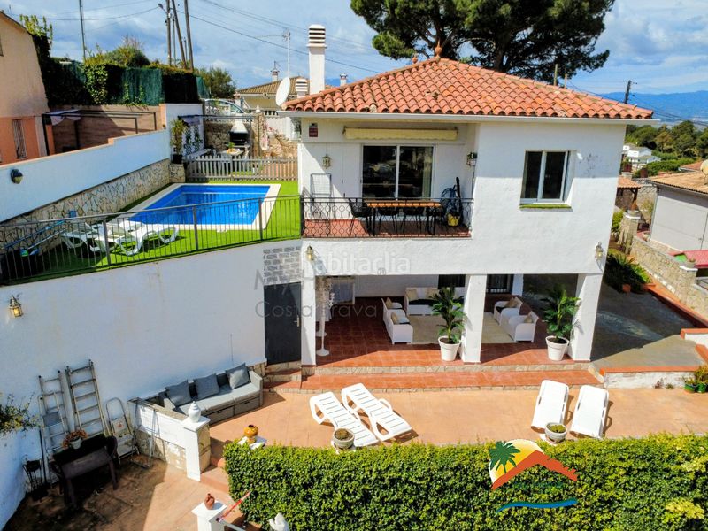 Foto 076eed21-4ede-434a-9d6d-d6832e8b16e1. Casa amb xemeneia calefacció aparcament piscina a Vidreres