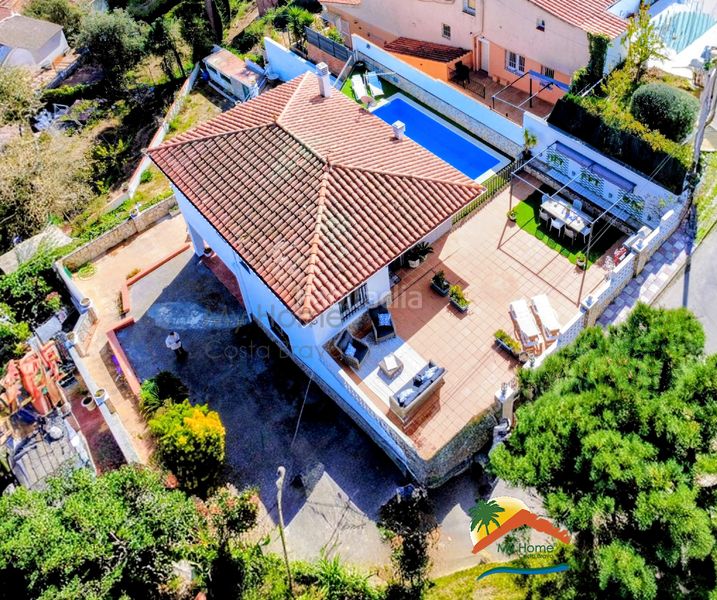 Foto 1e997cd9-eba6-4dd1-8a27-82edfbe864cd. Casa amb xemeneia calefacció aparcament piscina a Vidreres