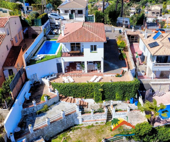 Foto 8d9d99ab-cb6a-4b41-9e67-2f9cab6e5b9c. Casa amb xemeneia calefacció aparcament piscina a Vidreres