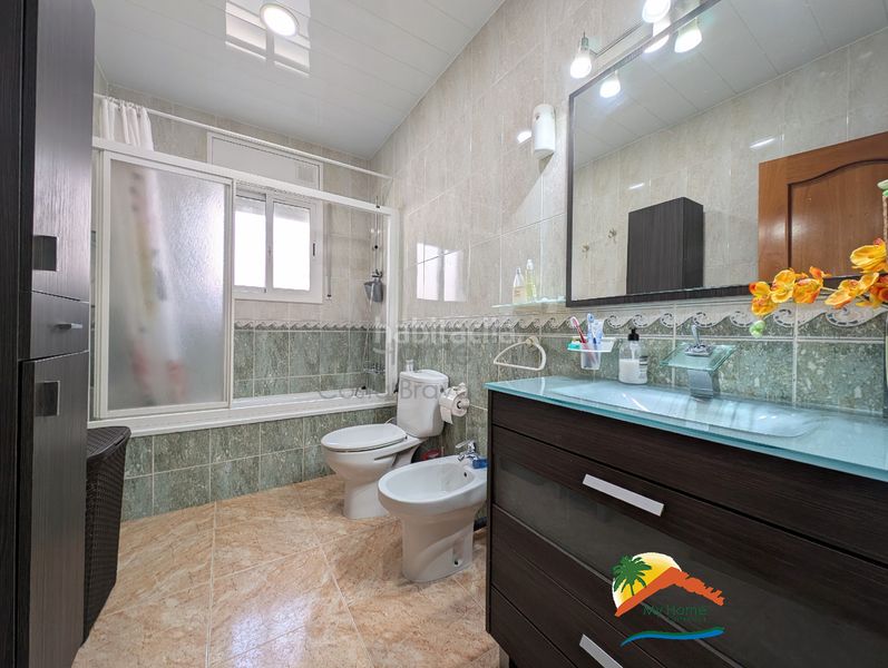 Foto 1f19cdef-9b09-40bb-8204-569e22428a96. Casa amb xemeneia calefacció aparcament piscina a Vidreres