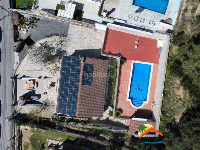 Foto af5dead3-b3db-4192-b9d5-5ca2a962f916. Casa amb xemeneia calefacció aparcament piscina a Vidreres
