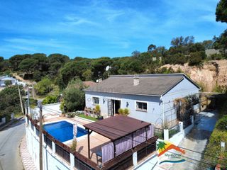 Haus in Aiguaviva Parc. R02622 casa de planta baja con licencia turística, piscina y gar