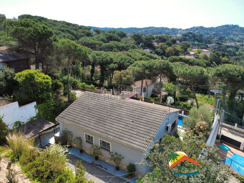 Foto 2fa1e4a7-06ba-4c6c-8a2a-d67676f9b07d. Casa amb xemeneia aparcament piscina a Aiguaviva Parc Vidreres