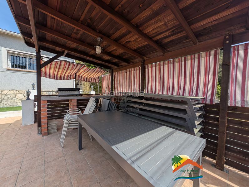 Foto 46dbb90f-edef-4fbd-aff0-3f25f982d0ed. Casa amb xemeneia aparcament piscina a Aiguaviva Parc Vidreres