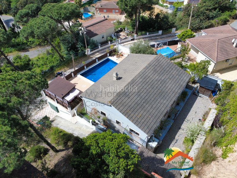 Foto 53e96072-c0a7-4eb2-ac1c-799270157a6d. Casa amb xemeneia aparcament piscina a Aiguaviva Parc Vidreres