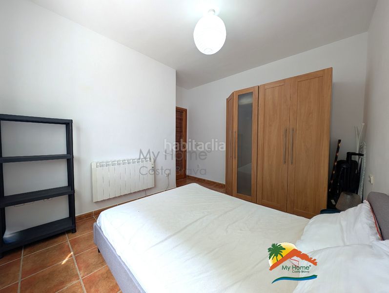 Foto 544337f7-4749-4f8b-82a8-4b1532219224. Casa amb xemeneia aparcament piscina a Aiguaviva Parc Vidreres