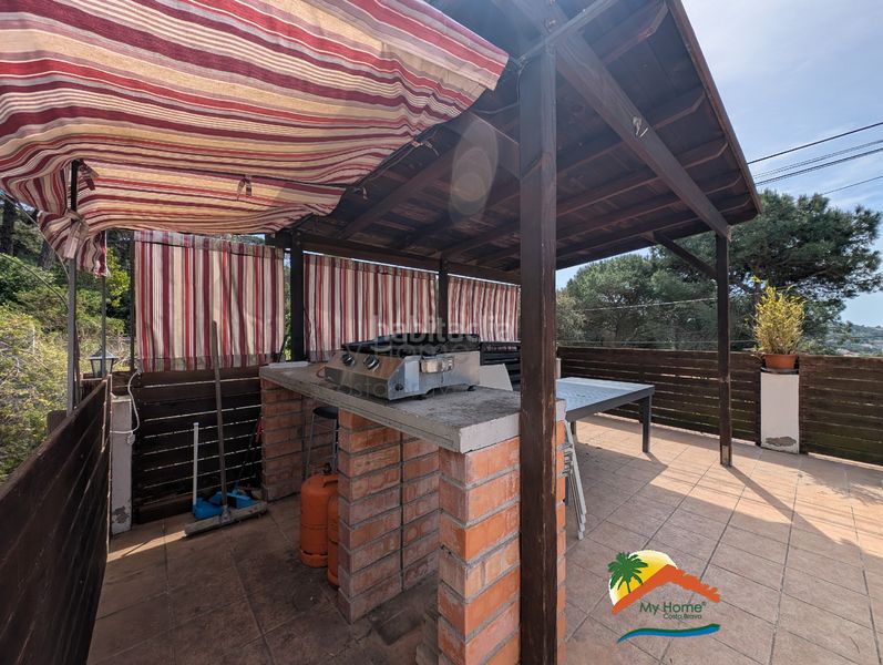 Foto 622b7aaa-aab2-4cd7-a4e9-51a47033b1db. Casa amb xemeneia aparcament piscina a Aiguaviva Parc Vidreres