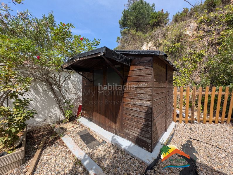 Foto 97d117ca-3a60-4106-83a7-fcde0ad2b4ae. Casa amb xemeneia aparcament piscina a Aiguaviva Parc Vidreres