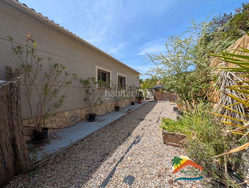 Foto b8daa14c-4507-426d-8a1d-ca7051b4ebbb. Casa amb xemeneia aparcament piscina a Aiguaviva Parc Vidreres
