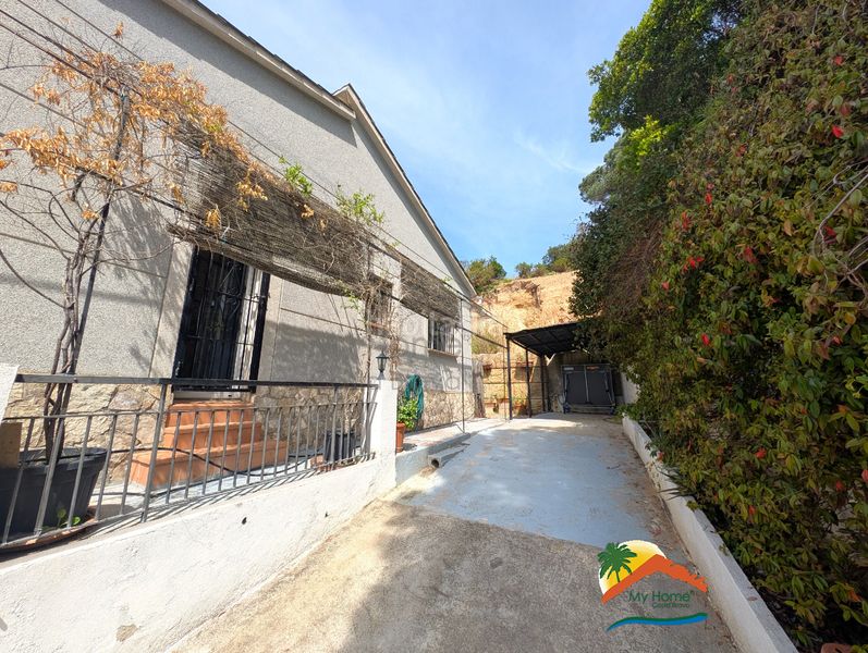 Foto c4c58c8e-099c-4501-8a84-3421bb3e2c30. Casa amb xemeneia aparcament piscina a Aiguaviva Parc Vidreres