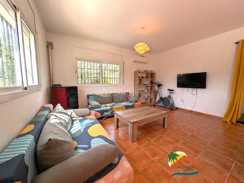 Foto fd7f575e-fa59-4b03-b2d7-a92fc759f8dd. Casa amb xemeneia aparcament piscina a Aiguaviva Parc Vidreres