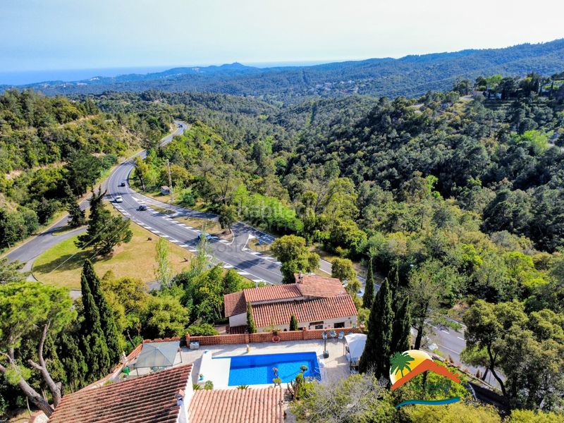 Foto 01a4b532-68b3-4e55-8e3f-1a001f6c701b. Casa amb xemeneia aparcament piscina a Lloret Blau - La Creu de Lloret Lloret de Mar