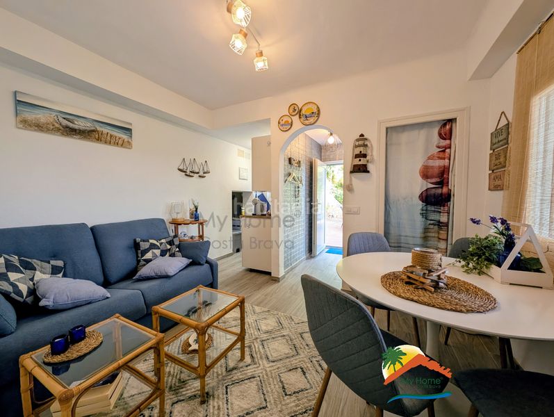 Foto 1a3cc9fe-adbd-46a0-b72b-11bbf95f32ca. Casa amb xemeneia aparcament piscina a Lloret Blau - La Creu de Lloret Lloret de Mar