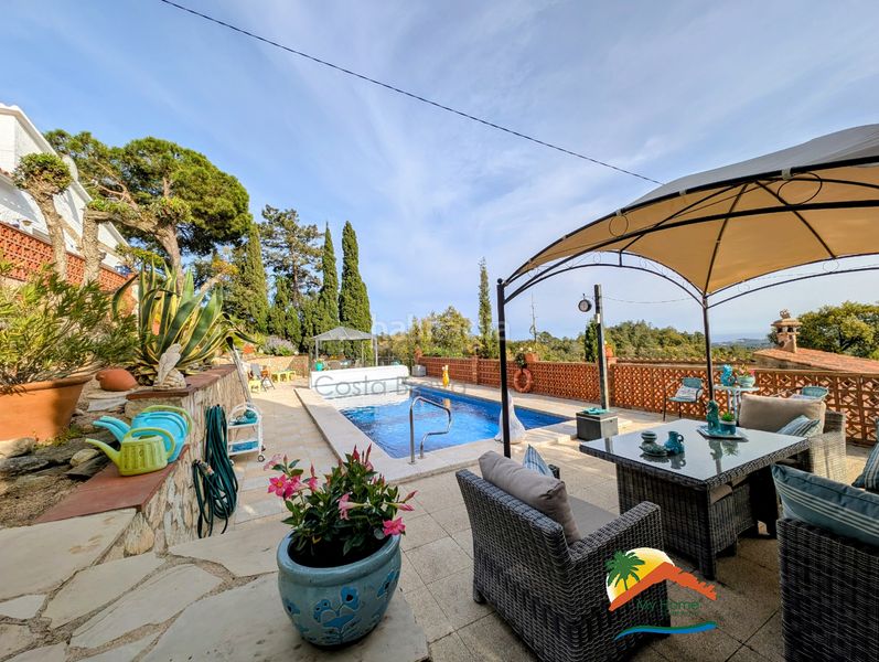 Foto 1ce842f1-67d3-479d-a9f0-b1fe6ee25a58. Casa amb xemeneia aparcament piscina a Lloret Blau - La Creu de Lloret Lloret de Mar