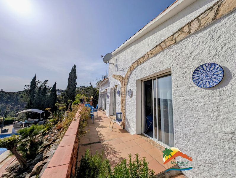 Foto 24217553-1257-40e6-931c-e6b8647ad0d0. Casa amb xemeneia aparcament piscina a Lloret Blau - La Creu de Lloret Lloret de Mar