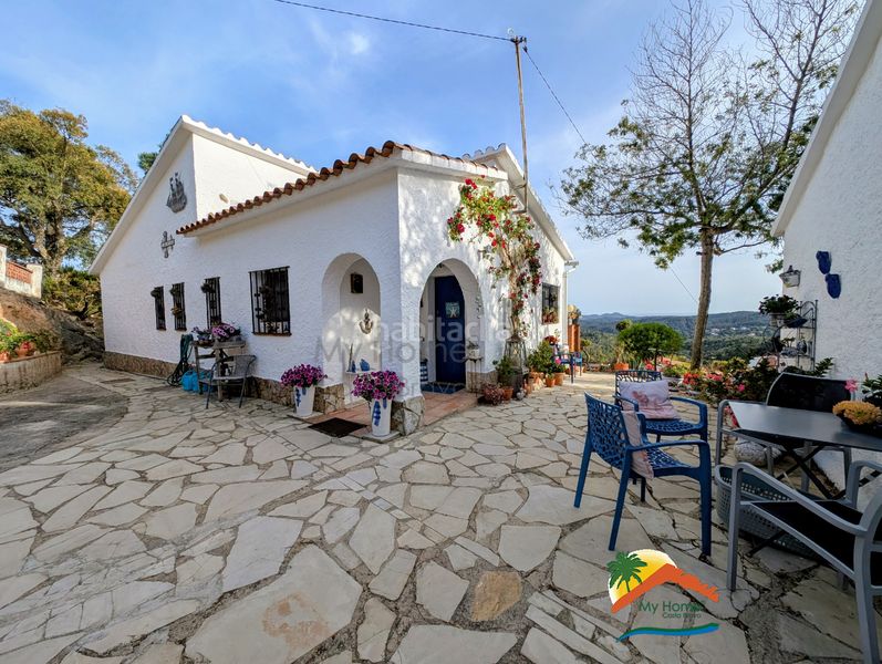 Foto 6c77c8d6-ab39-49ea-892f-39e616285d46. Casa amb xemeneia aparcament piscina a Lloret Blau - La Creu de Lloret Lloret de Mar