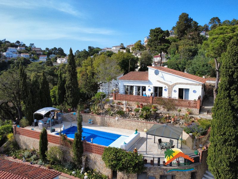 Foto e451778d-025e-4af3-8a1f-4dbca86cf67e. Casa amb xemeneia aparcament piscina a Lloret Blau - La Creu de Lloret Lloret de Mar