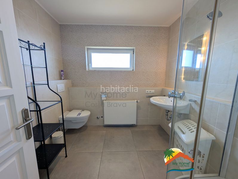 Foto 1298f5f5-59db-4c7f-8b55-ff9cfbdaa3b0. Casa amb xemeneia calefacció aparcament piscina a Lloret de Mar