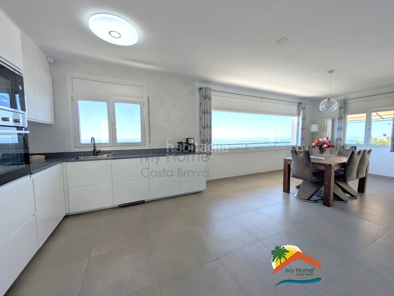 Foto d608e082-bdba-4f73-8529-fd98cedf020f. Casa amb xemeneia calefacció aparcament piscina a Lloret de Mar