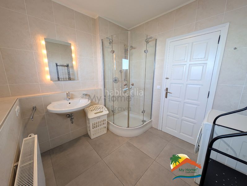 Foto f1f8090f-fde1-4340-8ee7-c0f154159023. Casa amb xemeneia calefacció aparcament piscina a Lloret de Mar