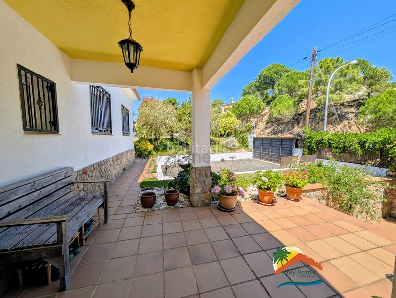 Foto 0f0843ae-2213-43ee-abdd-c76dc5030965. Casa amb xemeneia calefacció aparcament piscina a Lloret de Mar