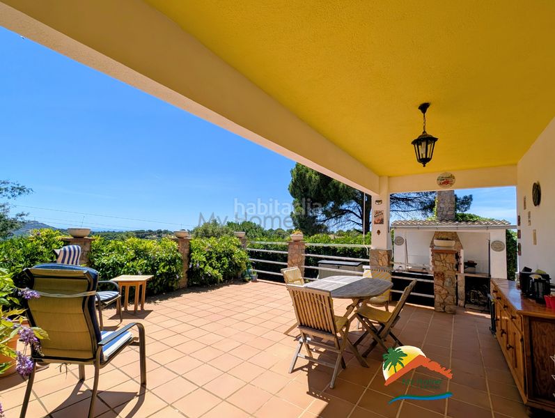 Foto 0f635b76-73d4-4d99-9259-067812aa2ad8. Casa amb xemeneia calefacció aparcament piscina a Lloret de Mar