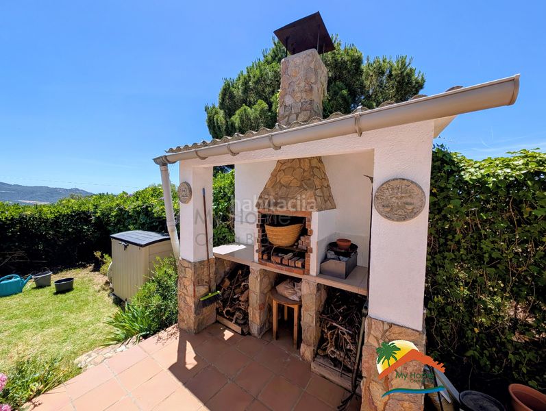 Foto 0f7dd355-5a02-41e9-9d83-c0a1521a41ae. Casa amb xemeneia calefacció aparcament piscina a Lloret de Mar