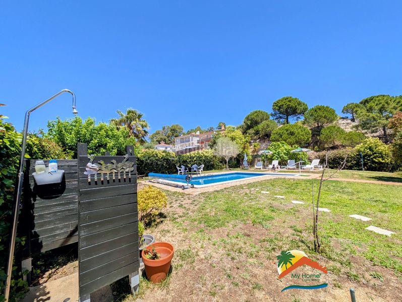 Foto 1b412bd4-71f7-4604-ab8d-52c2acdeb7c5. Casa amb xemeneia calefacció aparcament piscina a Lloret de Mar