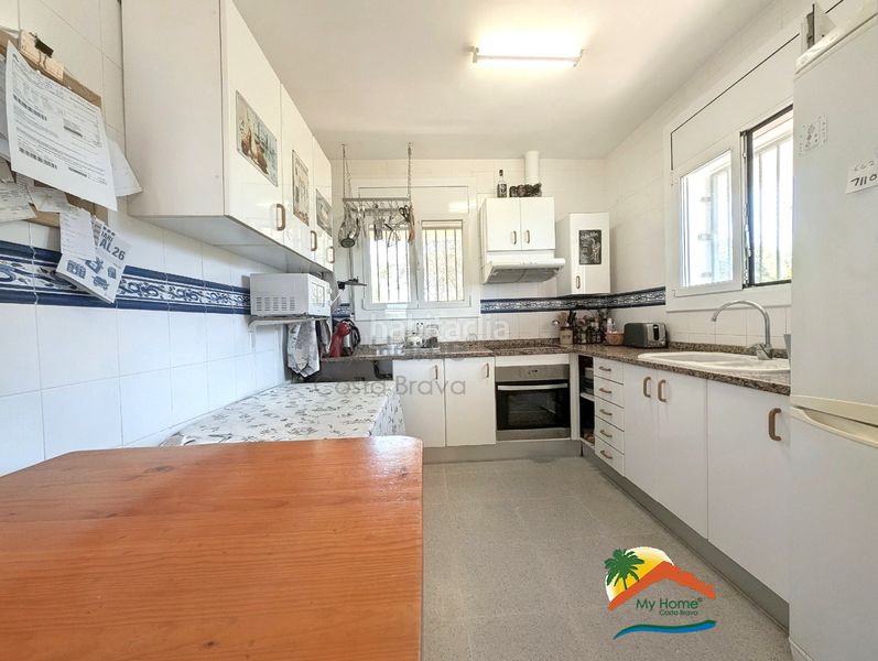 Foto 58eb83a0-8018-45f7-9018-6c9df0a115ba. Casa amb xemeneia calefacció aparcament piscina a Lloret de Mar