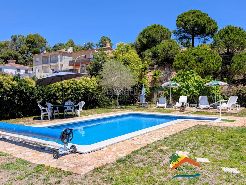 Foto 7831a798-8b9f-43c2-b88b-85514f64f6ee. Casa amb xemeneia calefacció aparcament piscina a Lloret de Mar