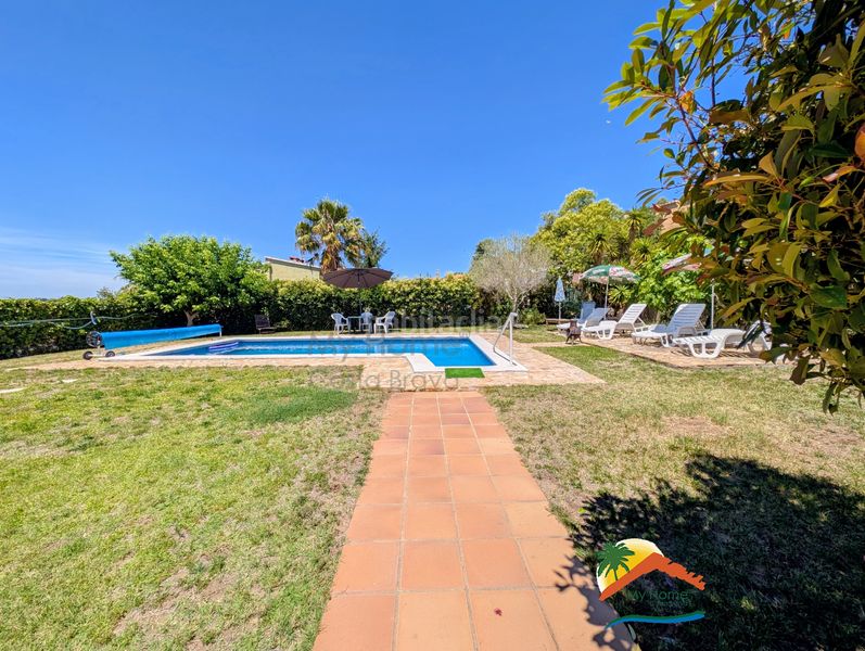 Foto 86f7ee48-743b-4709-9f6a-6f60b88c33bd. Casa amb xemeneia calefacció aparcament piscina a Lloret de Mar