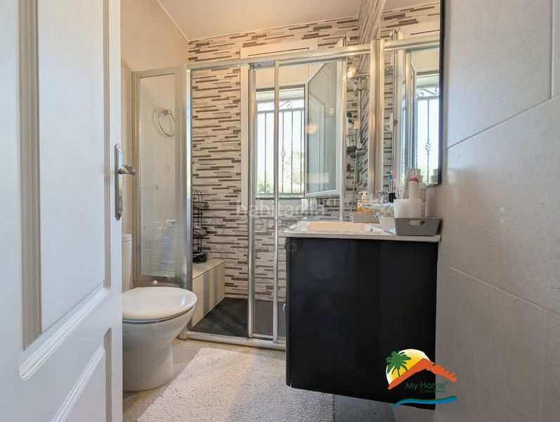 Foto 892dd672-d9ba-475a-bbc8-aba2710e56ac. Casa amb xemeneia calefacció aparcament piscina a Lloret de Mar