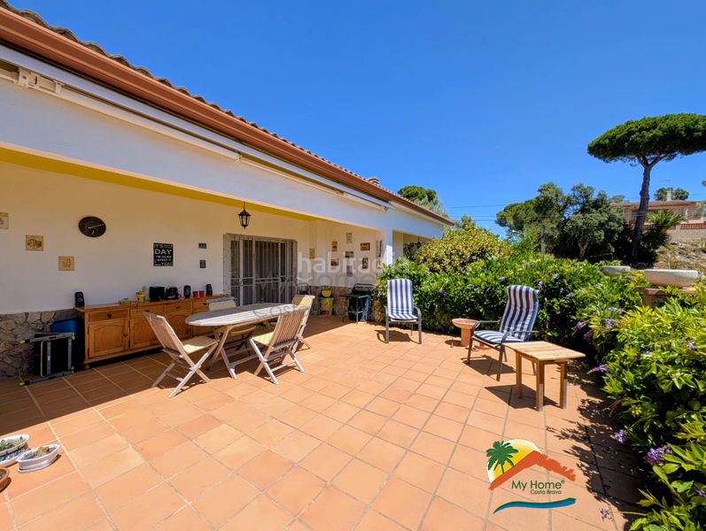 Foto a7ca067d-6828-4ab3-ad24-816234d5c29b. Casa amb xemeneia calefacció aparcament piscina a Lloret de Mar