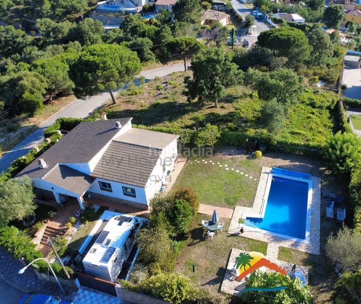 Foto ddcc5a5a-3495-4d27-b50e-10aaa1bb1b11. Casa amb xemeneia calefacció aparcament piscina a Lloret de Mar