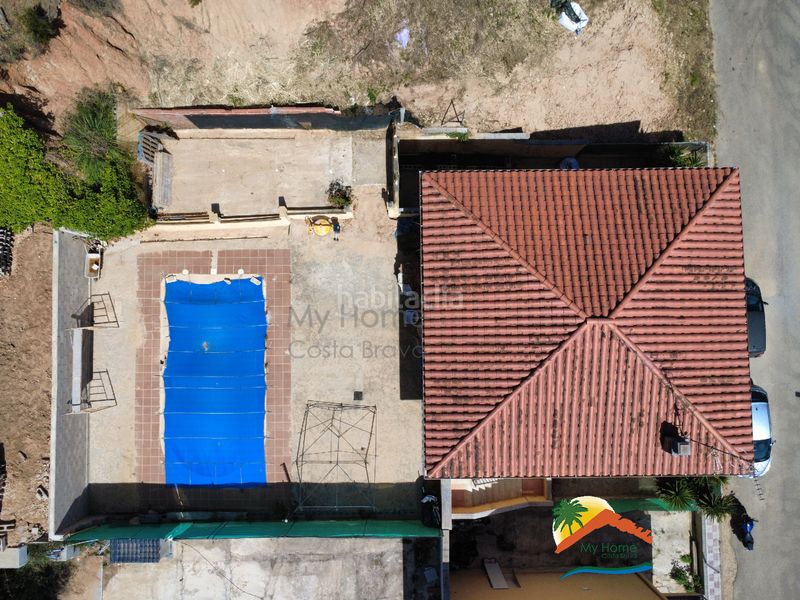 Foto 3dbdcf65-9ff4-4984-84fc-e26212ae20cb. Casa amb xemeneia calefacció aparcament piscina a Lloret de Mar