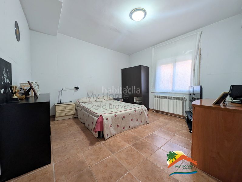 Foto 528a93ea-79e3-4d22-a226-a45d802f2c5f. Casa amb xemeneia calefacció aparcament piscina a Lloret de Mar