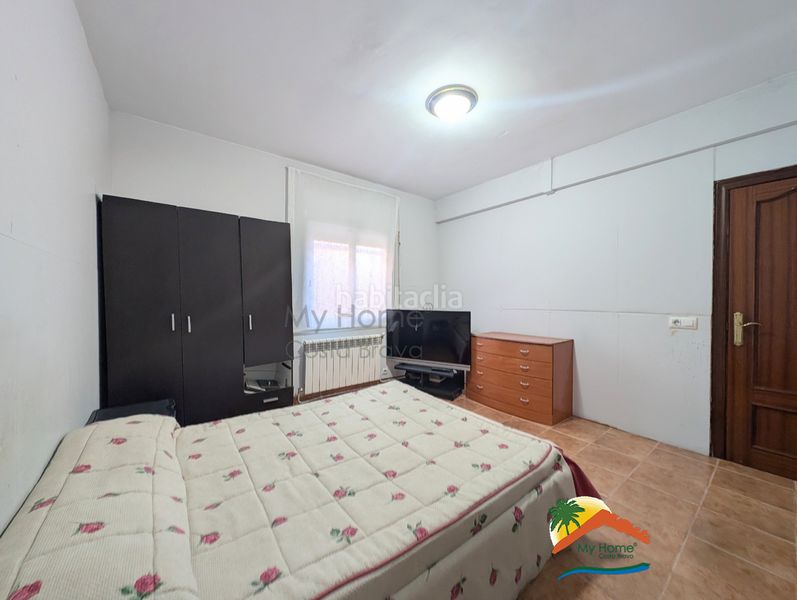 Foto 5715e8c2-b9a7-433c-8f08-792165a5f226. Casa amb xemeneia calefacció aparcament piscina a Lloret de Mar