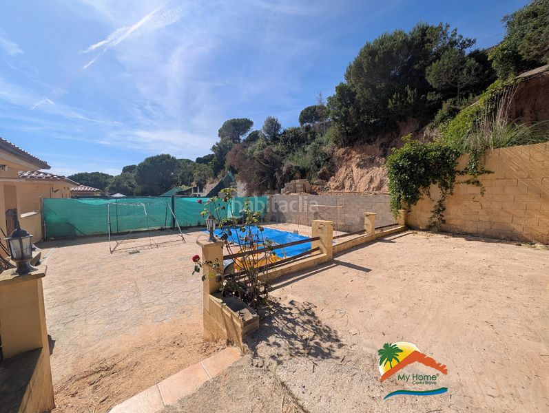 Foto 84f87d39-362a-494f-b962-98a40f617735. Casa amb xemeneia calefacció aparcament piscina a Lloret de Mar