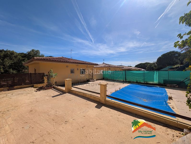 Foto e2f8481e-81eb-4e12-a7b2-d498400deef6. Casa amb xemeneia calefacció aparcament piscina a Lloret de Mar