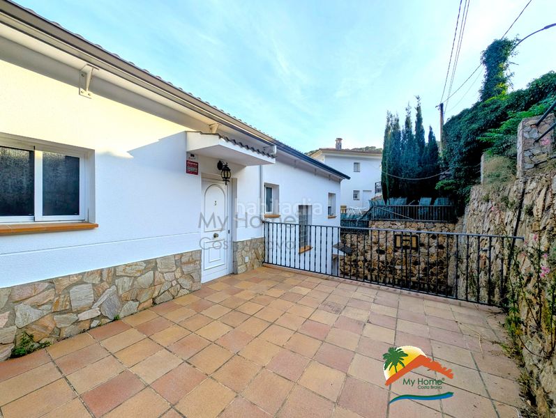 Foto 277c8644-9ff6-48cd-8d56-69bb077c6292. Casa amb calefacció aparcament piscina a Canyelles Lloret de Mar