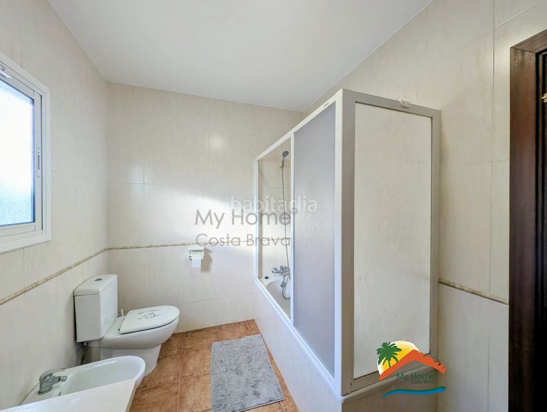 Foto 2f1f35bd-a227-4b06-ab64-b881b531db51. Casa amb calefacció aparcament piscina a Canyelles Lloret de Mar