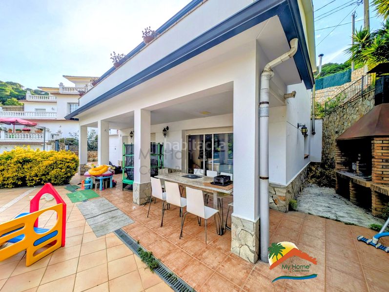 Foto 2f3d1cd5-f511-49c5-84ac-32c8d21f646a. Casa amb calefacció aparcament piscina a Canyelles Lloret de Mar