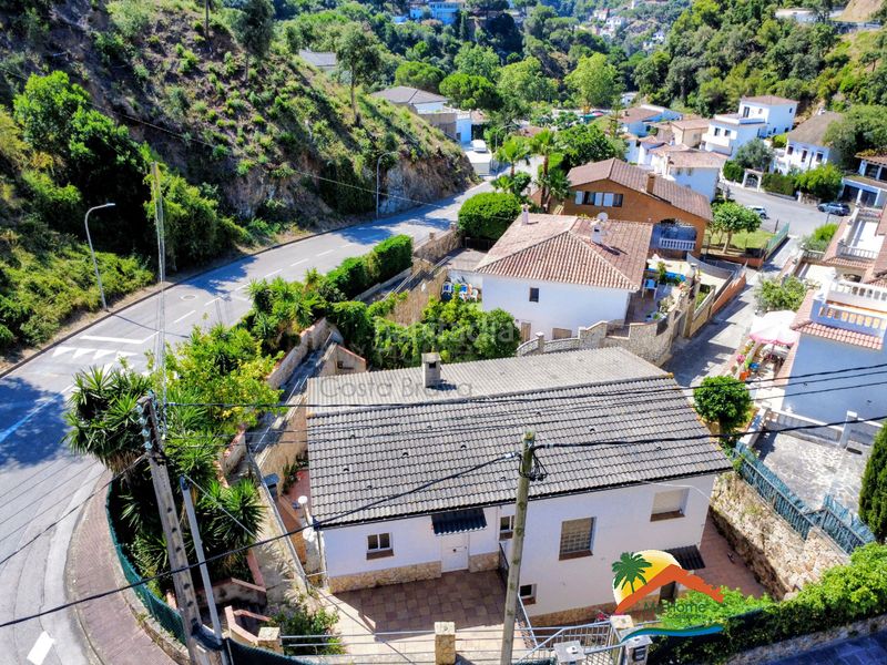 Foto 5b6c914b-1890-4eec-8704-990780176211. Casa amb calefacció aparcament piscina a Canyelles Lloret de Mar