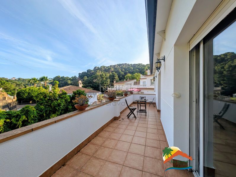 Foto 658c503a-d087-4793-8cd7-6156b75d678f. Casa amb calefacció aparcament piscina a Canyelles Lloret de Mar