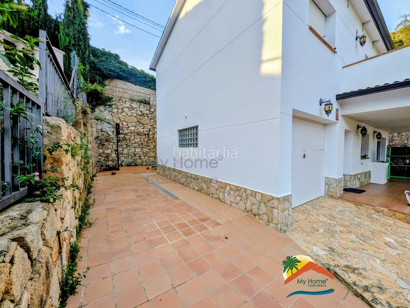 Foto 6cf7ac01-402e-45b1-b15c-9f62c717a21f. Casa amb calefacció aparcament piscina a Canyelles Lloret de Mar