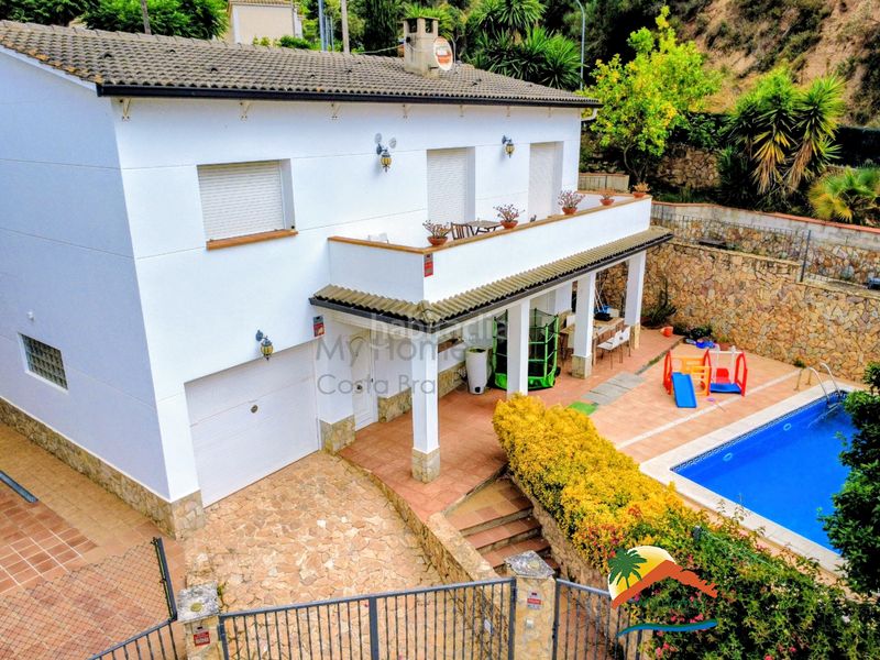 Foto 7ffda7b4-c995-458d-a53c-5d8439adf697. Casa amb calefacció aparcament piscina a Canyelles Lloret de Mar