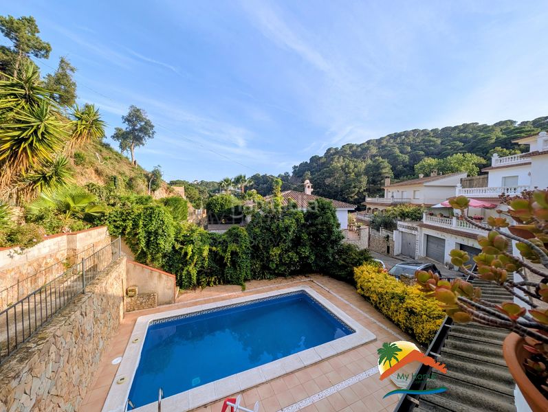 Foto 84ad82cb-cb1d-4975-8f84-1b872a054392. Casa amb calefacció aparcament piscina a Canyelles Lloret de Mar