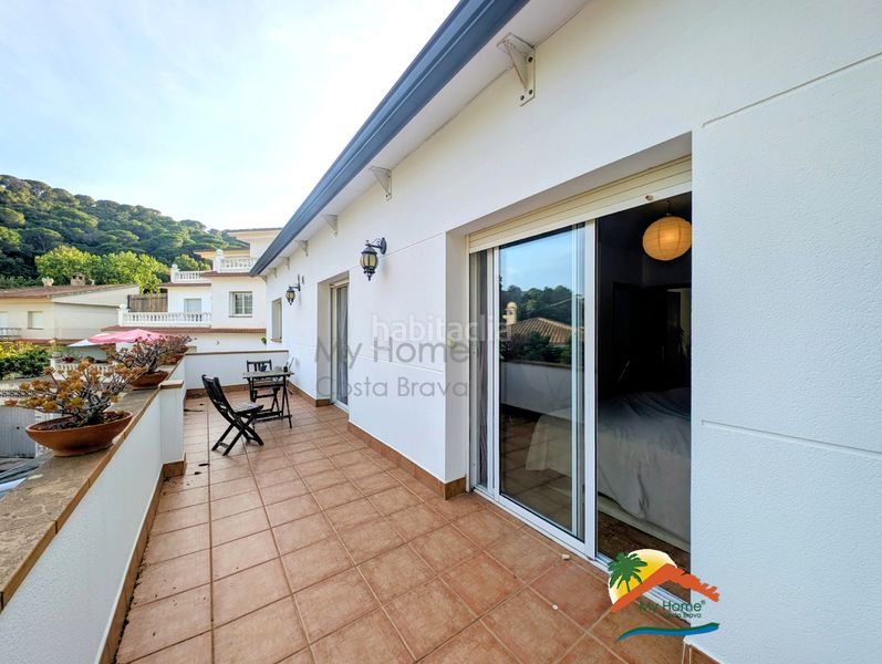 Foto bc14c5da-8a14-4ccb-bbc0-8619eb09f944. Casa amb calefacció aparcament piscina a Canyelles Lloret de Mar