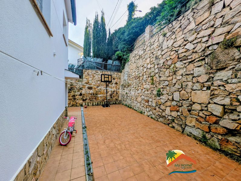 Foto c8e031d4-372f-4091-981d-d0818b37c915. Casa amb calefacció aparcament piscina a Canyelles Lloret de Mar