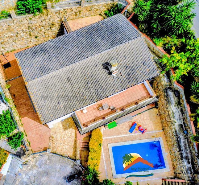 Foto ddd8a734-9301-40fc-8b20-06ed49bfe888. Casa amb calefacció aparcament piscina a Canyelles Lloret de Mar
